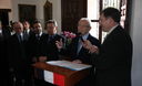 Javier Pérez de Cuellar recibió la medalla Grand Vermeil de manos del alcalde de Paris, Bertrand Delanoe.