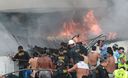 Incendio de grandes proporciones en centro comercial Mesa Redonda ubicado en la cuadra 10 del jirón Paruro en el Centro de Lima.