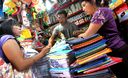 Padres de familia iniciaron compras de útiles escolares en el emporio de Mesa Redonda.