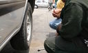 La mecánica puede ser un negocio rentable y observar a los maestros en este oficio resulta un gran espectáculo urbano.