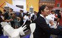 Trágida caída sufrieron las 200 personas que asistieron a la celebración por aniversario de Trujillo cuando el estrado se desplomó.