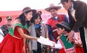 Primera Dama, Nadine Heredia y Ministra de la Mujer, Ana Jara, entregaron ayuda a los damnificados en el distrito de Caylloma.