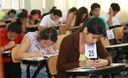 Jovenes dando examen de admisión en Universidad Nacional Mayor de San Marcos