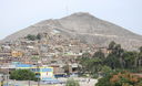 El cerro San Cristóbal, a 400 metros sobre el nivel del mar, brinda a sus visitantes la posibilidad de contemplar todo Lima, de una sola mirada