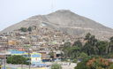 El cerro San Cristóbal, a 400 metros sobre el nivel del mar, brinda a sus visitantes la posibilidad de contemplar todo Lima, de una sola mirada