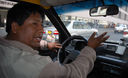 Taxistas trabajando por las calles de lima