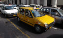 Taxistas trabajando por las calles de lima