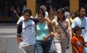 Parejas de enamorados en las calles de Lima