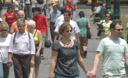 Personas Caminando en la plaza de armas