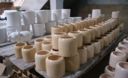 Personal Elaborando Vasijas de Ceramicas