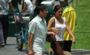 Parejas de Enamorados en la plaza de armas