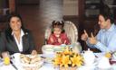 Keiko Fujimori, en pleno desayuno electoral con su familia