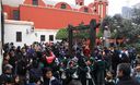 Fieles Concurren al convento de Santa Rosa de Lima
