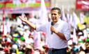 Ollanta Humala saluda a pobladores de San Sebastíán luego de anunciar que el gas del Lote 88 ha quedado liberado para el consumo interno