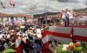Ollanta Humala saluda a pobladores de San Sebastíán luego de anunciar que el gas del Lote 88 ha quedado liberado para el consumo interno