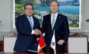 Ministro de Defensa Alberto Otárola Peñaranda durante su visita Corea suscribió dos memorándum de entendimiento con el ministro coreano de defensa Kim Kwan Jin