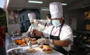 Cocineros en plena faena en Mixtura 2011