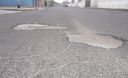 Las infaltables pistas rotas, con huecos, de la ciudad de Lima