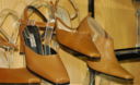 Zapatos de calle en una de las tantas tiendas del Jirón de la Unión