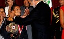 Presidente del Congreso, Daniel Abugattás, entregó la medalla de Honor al Mérito deportivo al boxeador Alberto Rossel Contreras