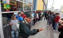 Venta de entradas para el partido entre Perú y Paraguay, la gente y las ingterminables colas
