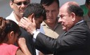 Ministro del Interior, Daniel Lozada, recibe a suboficial Luis Astuquillca en la Dirección de la Policía