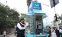 Personas hablando por teléfono en todas sus formas