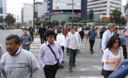 Personajes de la ciudad: Ejecutivos y personas caminando en la Avenida Javier Prado