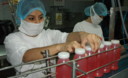 Miles de empleados y operarios laboran en fábricas embotelladoras en todo el Perú