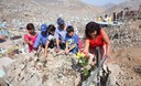 Miles de personas visitan a sus seres queridos por el día de la madre en distintos cementerios de Lima