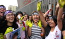 Fanáticas de Justin Bieber en las afueras del Estadio Nacional
