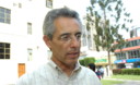 Congresista de la Alianza Parlamentaria Fernando Andrade declarando a la prensa nacional