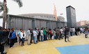 Largas colas forman en el estadio nacional en busca de conseguir entradas para encuentro entre Perú y Colombia