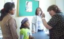 Hija del revolucionario Ernesto 'Che' Guevara, Aleida Guevara brindó atención médica a niños de la ciudad sureña de Arequipa