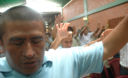 Pacientes del Centro Victoria en plena oración en Barrios Altos