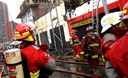 Un voraz incendio se produjo en la cuadra nueve de la Avenida Abancay en pleno centro de Lima