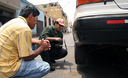 El duro oficio de ser mecánico de autos en Lima, muy duro
