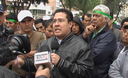 Empresario Giovanni Paredes dando declaraciones a la prensa peruana