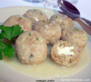 Albóndigas rellenas de queso fresco