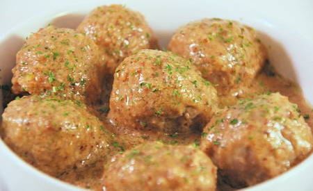 Albóndigas en salsa de almendras