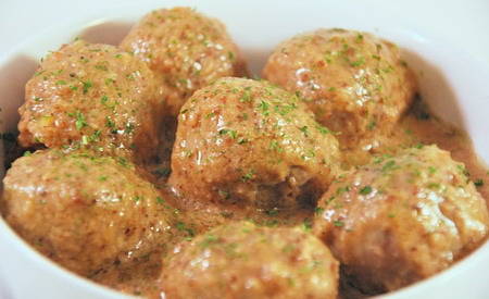 Albóndigas en salsa de almendras