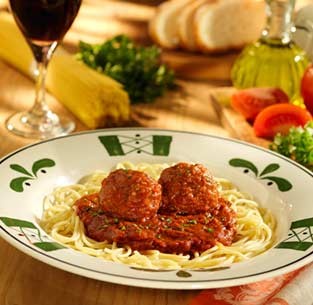 Espaguettis con albóndigas