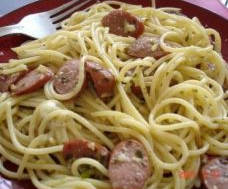 Espaguettis con salchichas