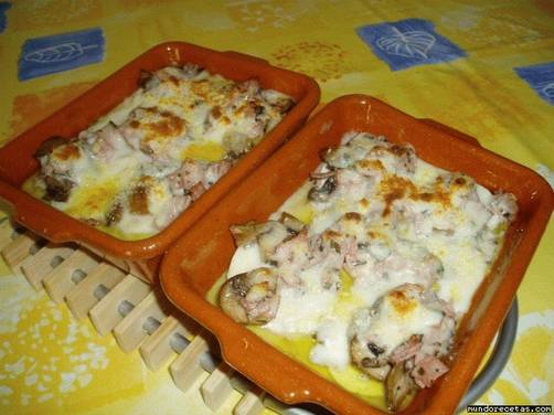 Huevos con bechamel