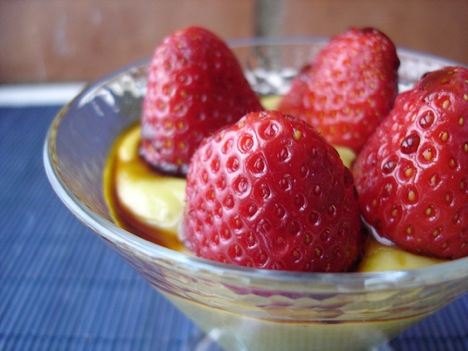 Crema de plátano y fresas