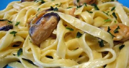 Mejillones envueltos en pasta