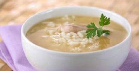 Sopa de arroz y huevo