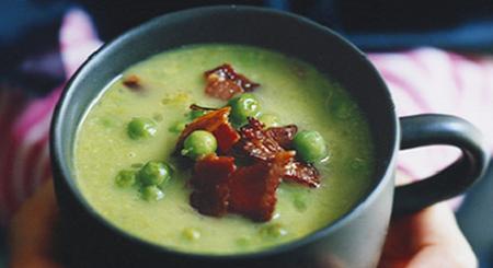 Sopa crema de arvejas y panceta