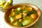 Sopa de espinacas con salchichas