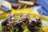 Brochetas de pollo con salsa de yogurt